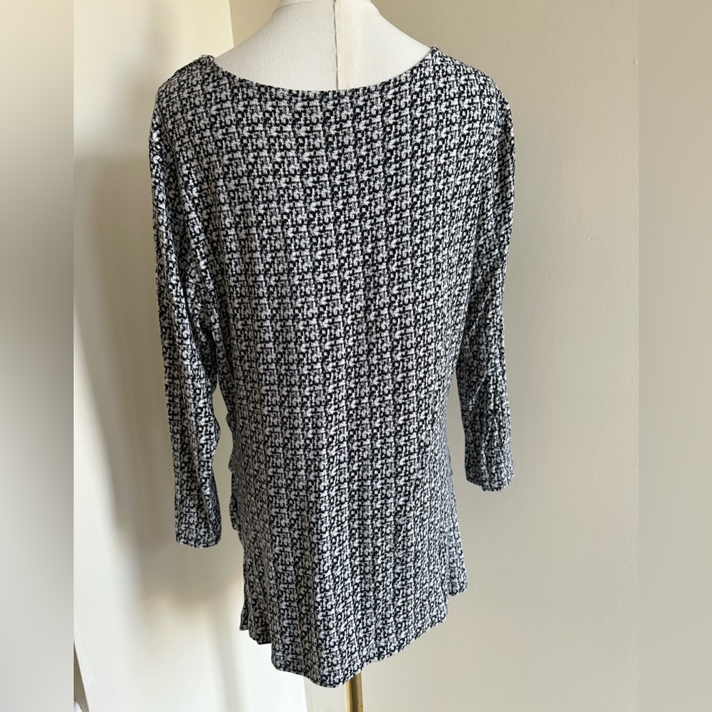 Black and White Tunic Shirt - XL - Picture 2 of 7